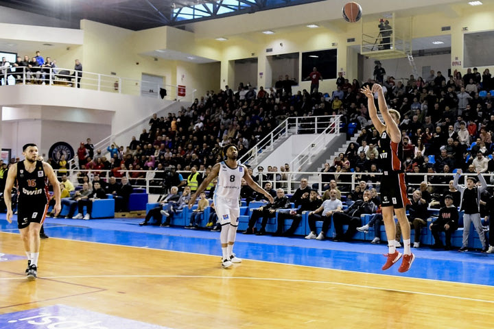 Κολοσσός – Ολυμπιακός 79-80: Ο Βεζένκοβ τον λύτρωσε με μεγάλο τρίποντο στα 5.6”