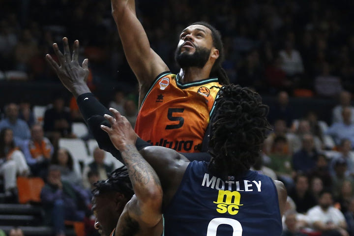 Βαλένθια – Φενέρμπαχτσε 82-80: Ο Γουέμπ λύτρωσε τους Ισπανούς και πλήγωσε την ομάδα του Ιτούδη