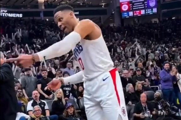 NBA: Ο Γουέστμπρουκ ζήτησε την απομάκρυνση δύο οπαδών στον αγώνα των Κλίπερς με τους Κινγκς