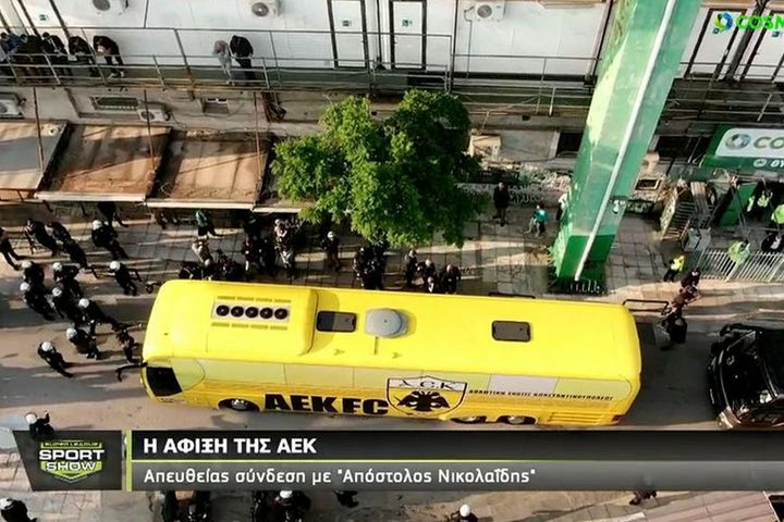 Παναθηναϊκός – ΑΕΚ: Τα αριστουργηματικά πλάνα από την άφιξη του πούλμαν των κιτρινόμαυρων στη Λεωφόρο