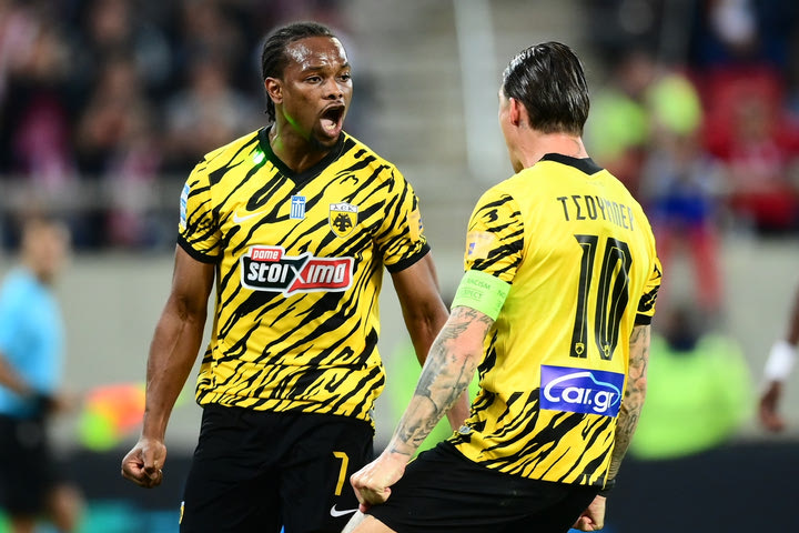 Ολυμπιακός – ΑΕΚ 1-3: Τεράστιο διπλό της Ένωσης στο Καραϊσκάκης, με πέναλτι του Λιβάι και γκολ καριέρας από τον Μάνταλο