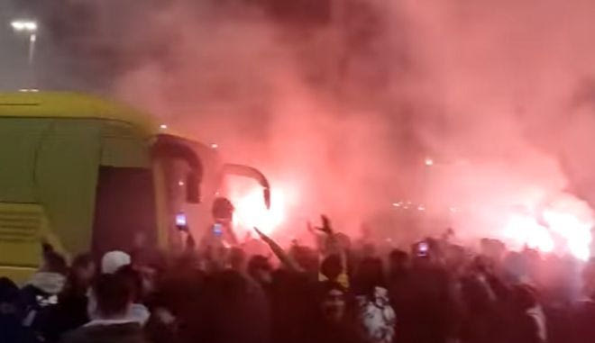 Η αποθέωση του Ματίας Αλμέιδα από τους οπαδούς της ΑΕΚ