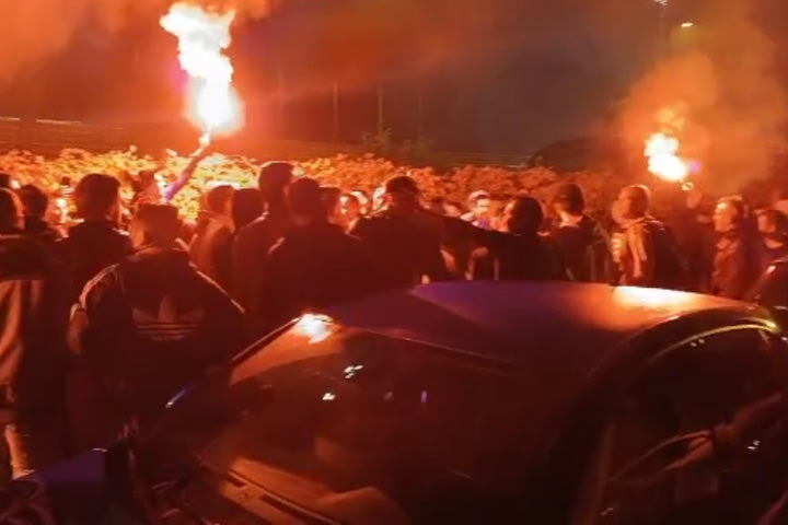 “Νάτοι, νάτοι οι πρωταθλητές”, πανικός στα Σπάτα για τους θριαμβευτές του Γεώργιος Καραϊσκάκης