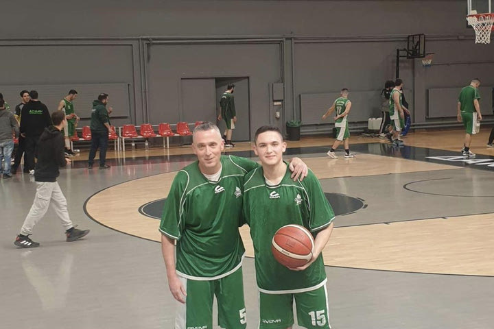 Πατέρας 51 ετών και γιος 20 ετών έπαιξαν συμπαίκτες σε αγώνα της Β’ ΕΣΚΑΝΑ