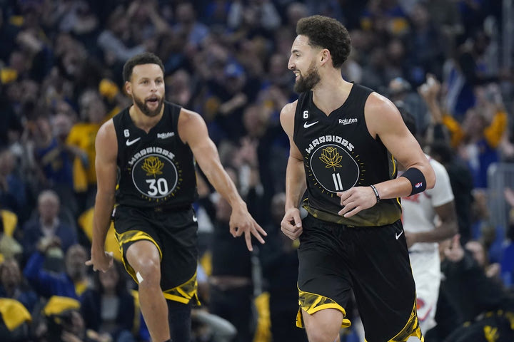 Η τελική κατάταξη στο NBA και τα ζευγάρια σε playoffs και Play-In Ανατολής και Δύσης
