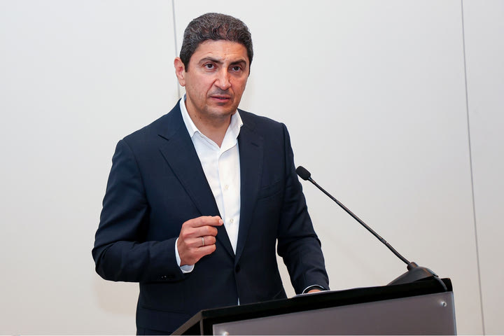 Εισαγγελική έρευνα για τη χειροδικία του πρώην υφυπουργού αθλητισμού, Λευτέρη Αυγενάκη, σε υπάλληλο του αεροδρομίου