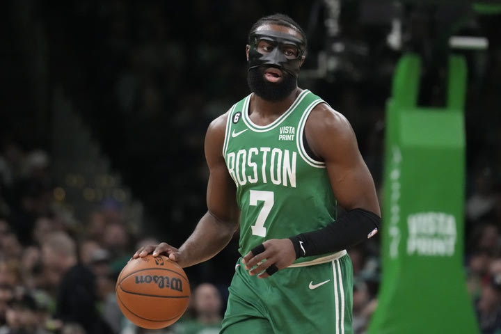 NBA: Ο Τζέιλεν Μπράουν κόπηκε καθώς πότιζε τα φυτά του και χρειάστηκε να κάνει ράμματα