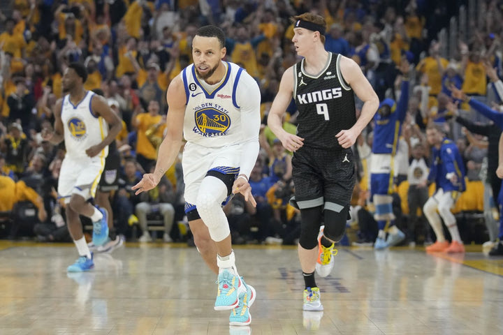 NBA: Τα χρειάστηκαν στο φινάλε οι Γουόριορς, αλλά λύγισαν τους Κινγκς και έκαναν το 2-2