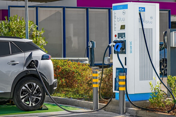 ΔΕΗ blue: Πάνω από 1500 σημεία φόρτισης και περισσότερα από 80 σημεία ταχυφόρτισης πανελλαδικά
για Πάσχα με ηλεκτροκίνηση