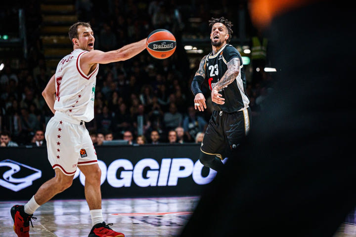 Βίρτους – Αρμάνι 89-84: Οι βετεράνοι Χάκετ και Μπελινέλι καθάρισαν το ιταλικό ντέρμπι στο φινάλε της EuroLeague