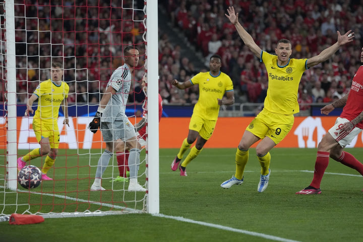 Μπενφίκα – Ίντερ 0-2: Βήμα πρόκρισης στα ημιτελικά παρά τις επεμβάσεις του Βλαχοδήμου