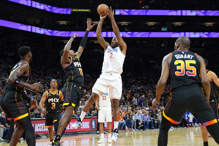 NBA: Οι Κλίπερς άλωσαν το Φοίνιξ με μαγικό Λέοναρντ και κομβικό Γουέστμπρουκ στο φινάλε