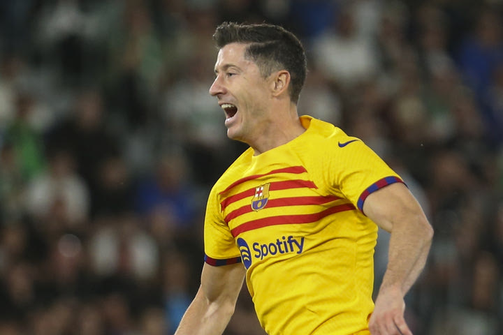 Λεβαντόβσκι: “Ελπίζω να μπορέσω να παίξω μαζί με τον Μέσι τη νέα σεζόν”