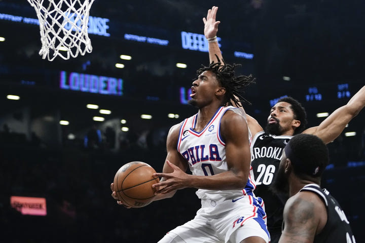 NBA: Σούπερ Μάξι οδήγησε τους Σίξερς στην νίκη με 102-97 και στο 3-0 επί των Νετς, σε ματς με αποβολές και νεύρα