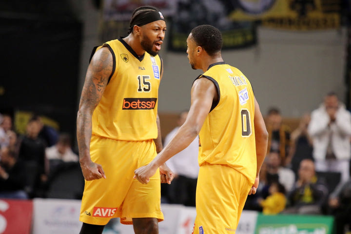 Αθλητικές μεταδόσεις: Η μάχη της ΑΕΚ στο Ισραήλ, η εξόρμηση του Παναθηναϊκού και η δοκιμασία των Μπακς