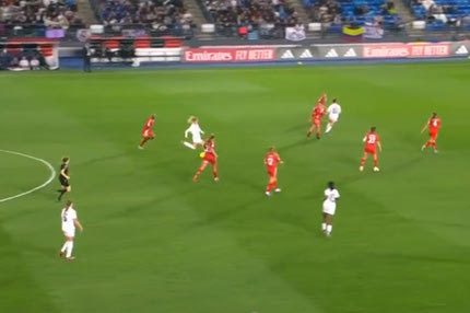 Τρομερό γκολ της Μόλερ από τα 40 μέτρα