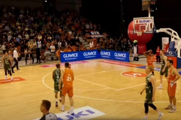 Ματς στο πολωνικό πρωτάθλημα κρίθηκε στην 4η παράταση και έληξε 135-136
