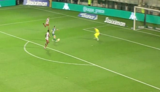 Ο Σπόραρ έκανε το 1-0 απέναντι στον Ολυμπιακό μετά από γκάφα του Παπασταθόπουλου
