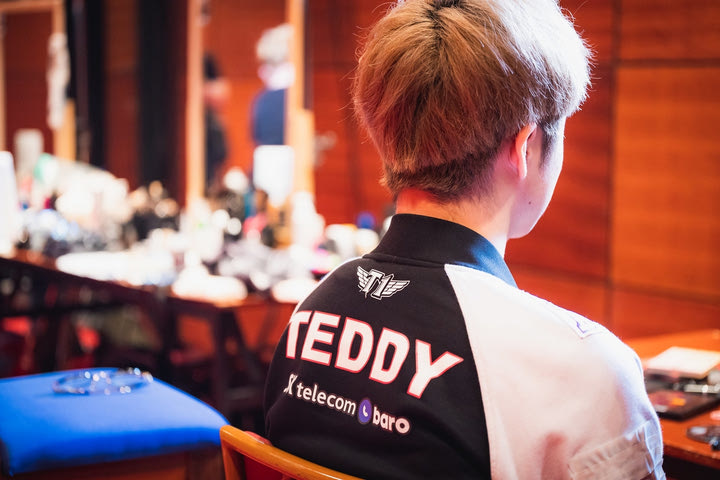 LCK: Ο Teddy υπογράφει στην Liiv SANDBOX