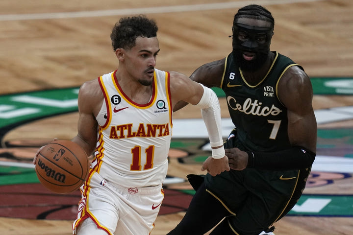 NBA, Σέλτικς – Χοκς 117-119: Γεράκια με νύχια γαμψά έκοψαν τη φόρα των Κελτών με τρίποντο του Γιανγκ στα 2.8” για τη λήξη