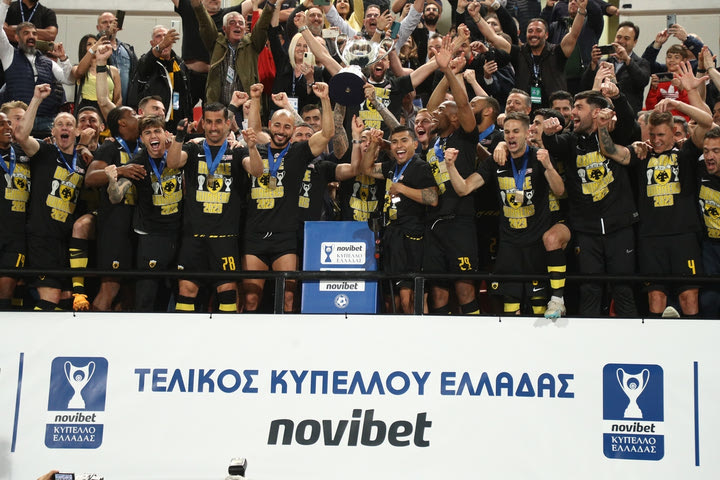 Η απονομή του Κυπέλλου Ελλάδας Novibet στην ΑΕΚ