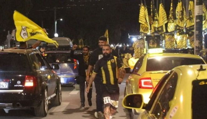Δεν “κοιμήθηκε” η Νέα Φιλαδέλφεια, πανηγυρισμοί όλη τη νύχτα για την κατάκτηση του Κυπέλλου