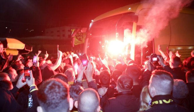 Η υποδοχή της Κυπελλούχου ΑΕΚ στα διόδια των Αφιδνών από χιλιάδες οπαδούς της