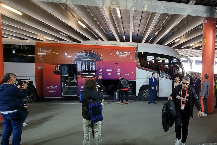 Final Four 2023, Ολυμπιακός – Ρεάλ: Η άφιξη της ερυθρόλευκης αποστολής στην Ζαλγκίριο Αρένα