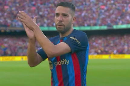 Μπαρτσελόνα: Βούρκωσε ο Άλμπα στο τελευταίο του παιχνίδι στο Καμπ Νόου, αποθεώθηκε ο Μπουσκέτς