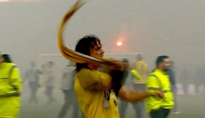 Τρελαμένος ο Αλμέιδα πανηγύριζε την κατάκτηση του τροπαίου