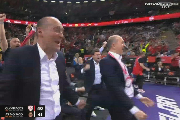 Final Four 2023, Ολυμπιακός: Το ξέσπασμα και ο πανηγυρισμός των Αγγελόπουλων στο τρίποντο του Βεζένκοβ