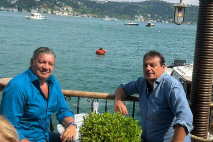 Αταμάν και Ραζνάτοβιτς συναντήθηκαν σε… πράσινο φόντο