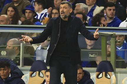 Ολυμπιακός μεταγραφές: Ο Κονσεϊσάο επιβεβαίωσε ότι ο Ναβάρο πάει στους ερυθρόλευκους