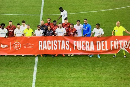 Μαγιόρκα – Βαλένθια: Ο Ντιακαμπί αρνήθηκε να ποζάρει για το αντιρατσιστικό μήνυμα της La Liga