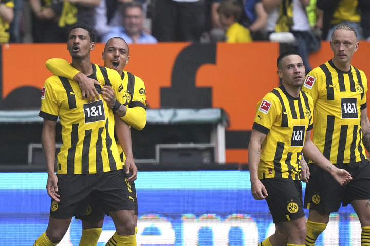 Bundesliga: Η βαθμολογία και το πρόγραμμα μετά τη νίκη προσπέραση της Ντόρτμουντ στη μάχη τίτλου