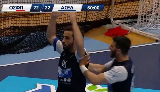 Η υπόδειξη στην τελευταία φάση και το πέναλτι που έστειλε το ματς στην παράταση