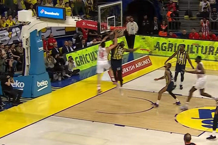 EuroLeague: Με καρφώματα Παπανικολάου, Μπόλομποϊ και μπλοκέρ Φαλ το Top-10 των Game 4