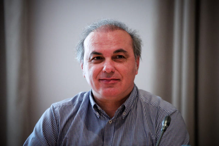 Απίθανο τρολάρισμα του Μπουρούση στον ακομπλεξάριστο Ελληνιάδη και την “παρθένα του χτένα”