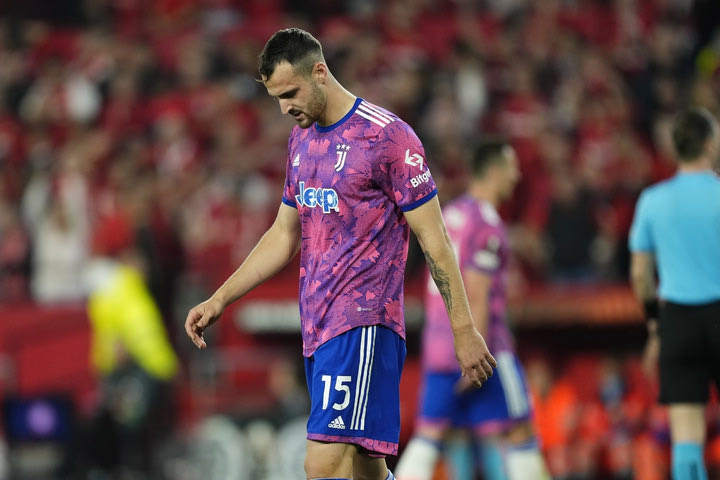 Κασάνο: “Η Γιουβέντους πάει στο Champions League και τα κάνει σκ@τ@, το ίδιο συμβαίνει και στο Europa”