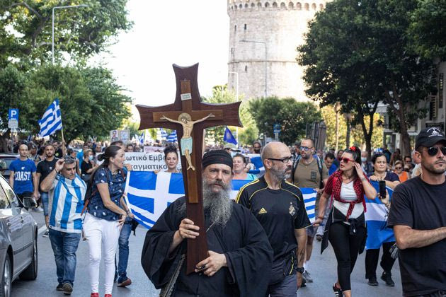 Ένας ιερέας καταγγέλλει: Μην ακούτε τους “πεφωτισμένους’’ γέροντες. Εχουν πάρει ανθρώπους στο λαιμό τους