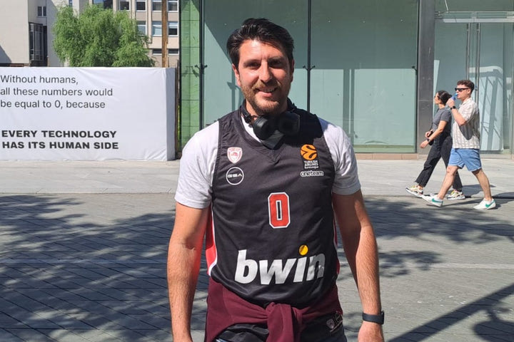 Final Four 2023, Ολυμπιακός: Ο Γιώργος Γεροντιδάκης στο Κάουνας με φανέλα του Τόμας Γουόκαπ