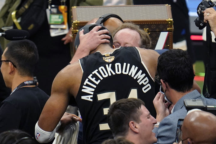NBA, Γιάννης Αντετοκούνμπο, το συγκινητικό post για τον Μπουντενχόλζερ: “Πετύχαμε κάτι απίστευτο, για πάντα ευγνώμων”