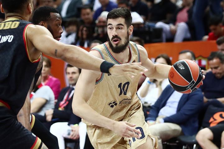 Final Four 2023, Μπαρτσελόνα: Ο Νίκολα Κάλινιτς διέψευσε τα σενάρια αποχώρησής του