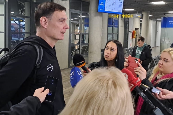 Final Four 2023, Ολυμπιακός: Η αποστολή “πολιορκήθηκε” από δημοσιογράφους μόλις πάτησε στο Κάουνας