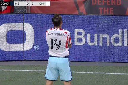 Ο Κούτσιας άνοιξε το σκορ για τους Σικάγο Φάιερ κόντρα στη Νιού Ίνγκλαντ και πανηγύρισε αγκαλιά με τον Κλόπα