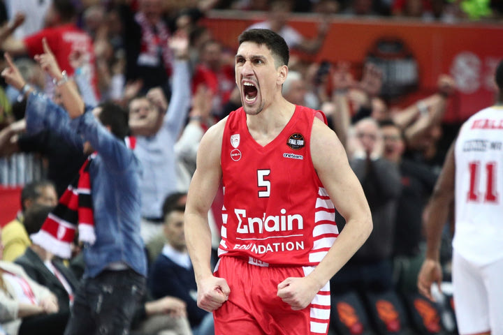Final Four 2023, Ολυμπιακός: Το εξωπραγματικό τρίποντο του Λαρεντζάκη από το… ΣΕΦ και η αντίδραση του Γουόκαπ