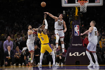 NBA: Η τάπα του Άαρον Γκόρντον στον ΛεΜπρόν Τζέιμς στην τελευταία επίθεση των Λέικερς στο Game 4 με τους Νάγκετς