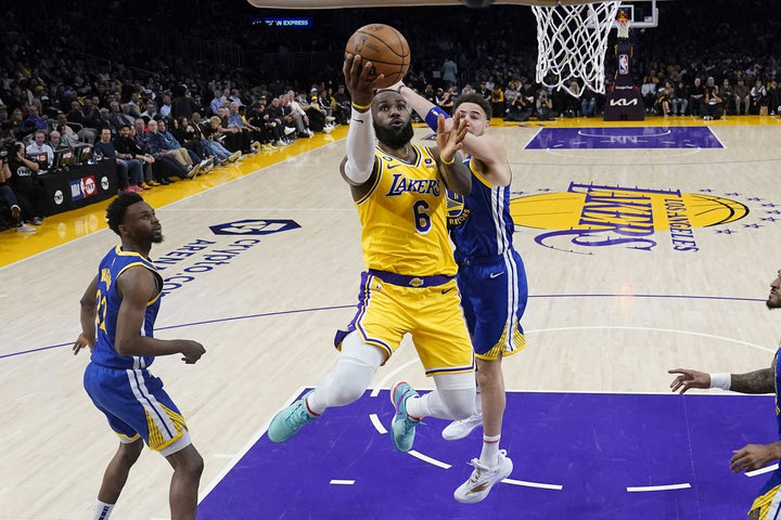 NBA: Ο ΛεΜπρόν Τζέιμς δεν σκοπεύει να αποσυρθεί σύμφωνα με δημοσιογράφο του ESPN