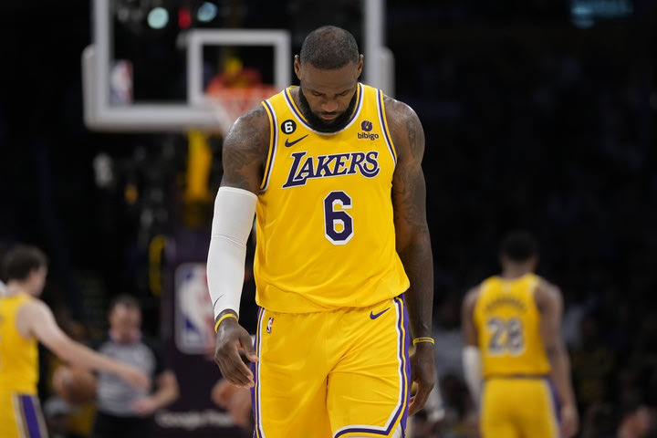 NBA, ΛεΜπρόν Τζέιμς: “Βόμβα” από τον Βασιλιά, σκέφτεται να αποσυρθεί