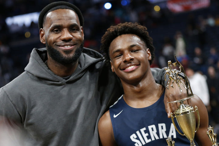 NBA: Ο ΛεΜπρόν Τζέιμς ξέσπασε στο twitter για χάρη του γιου του και μετά έσβησε τα tweet